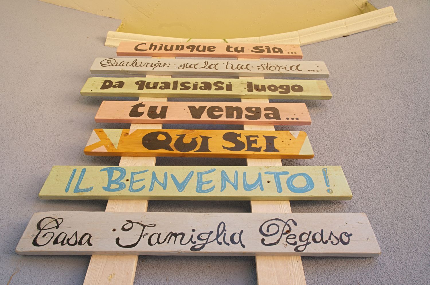 Benvenuto nella Casa Famiglia Pegaso: chiunque tu sia... qualunque sia la tua storia... da qualsiasi luogo tu venga... qui sei il benvenuto!